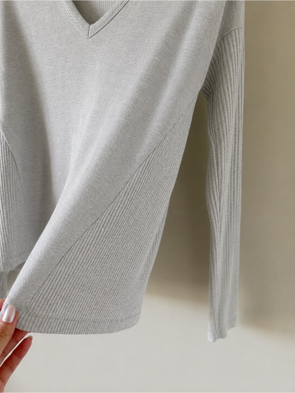 Rag & Bone Ribbed Mixed Media V-Neck Long Sleeve - Picture 4 of 4